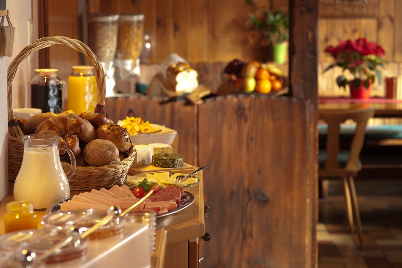 restaurant-COURSEGOULES-min_breakfast-801827